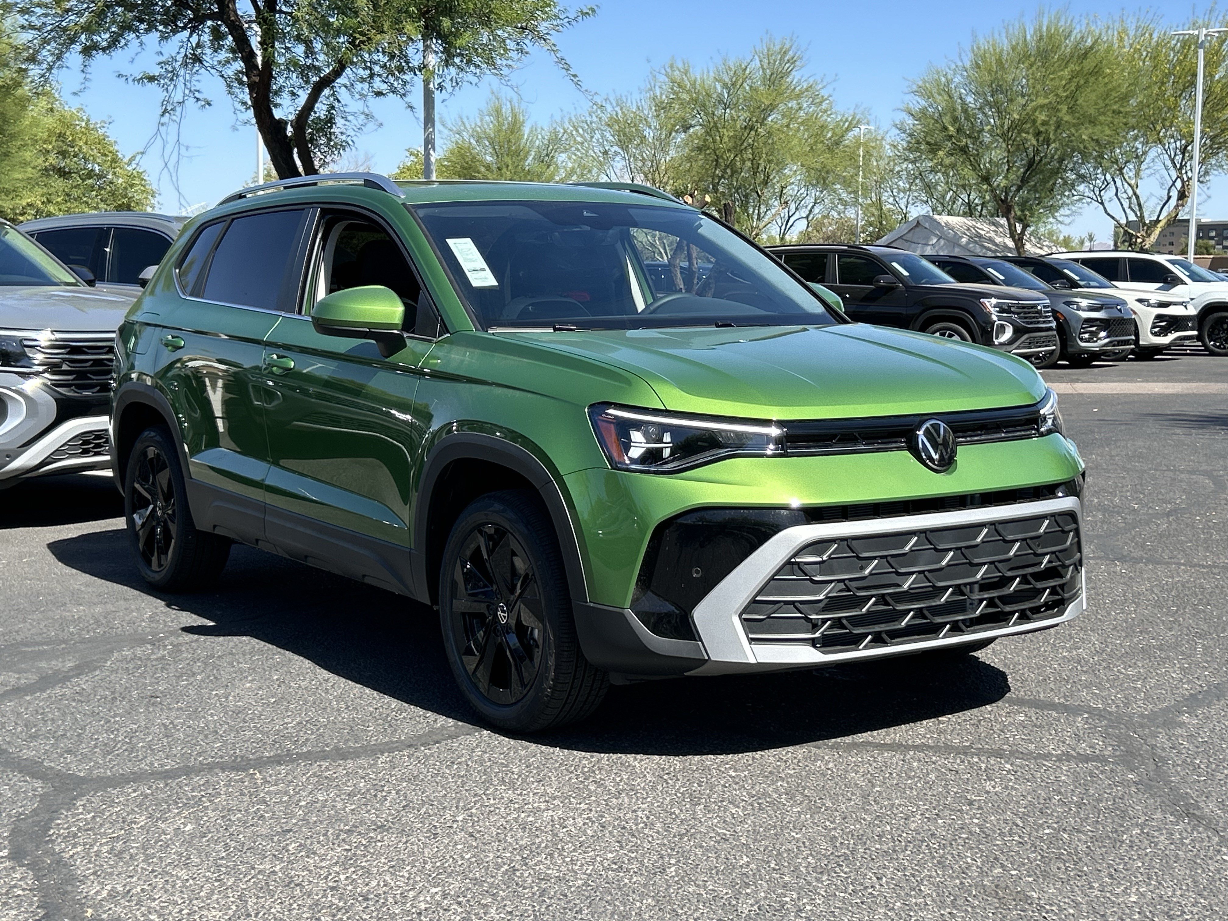New 2026 Volkswagen Taos SE FWD image 5