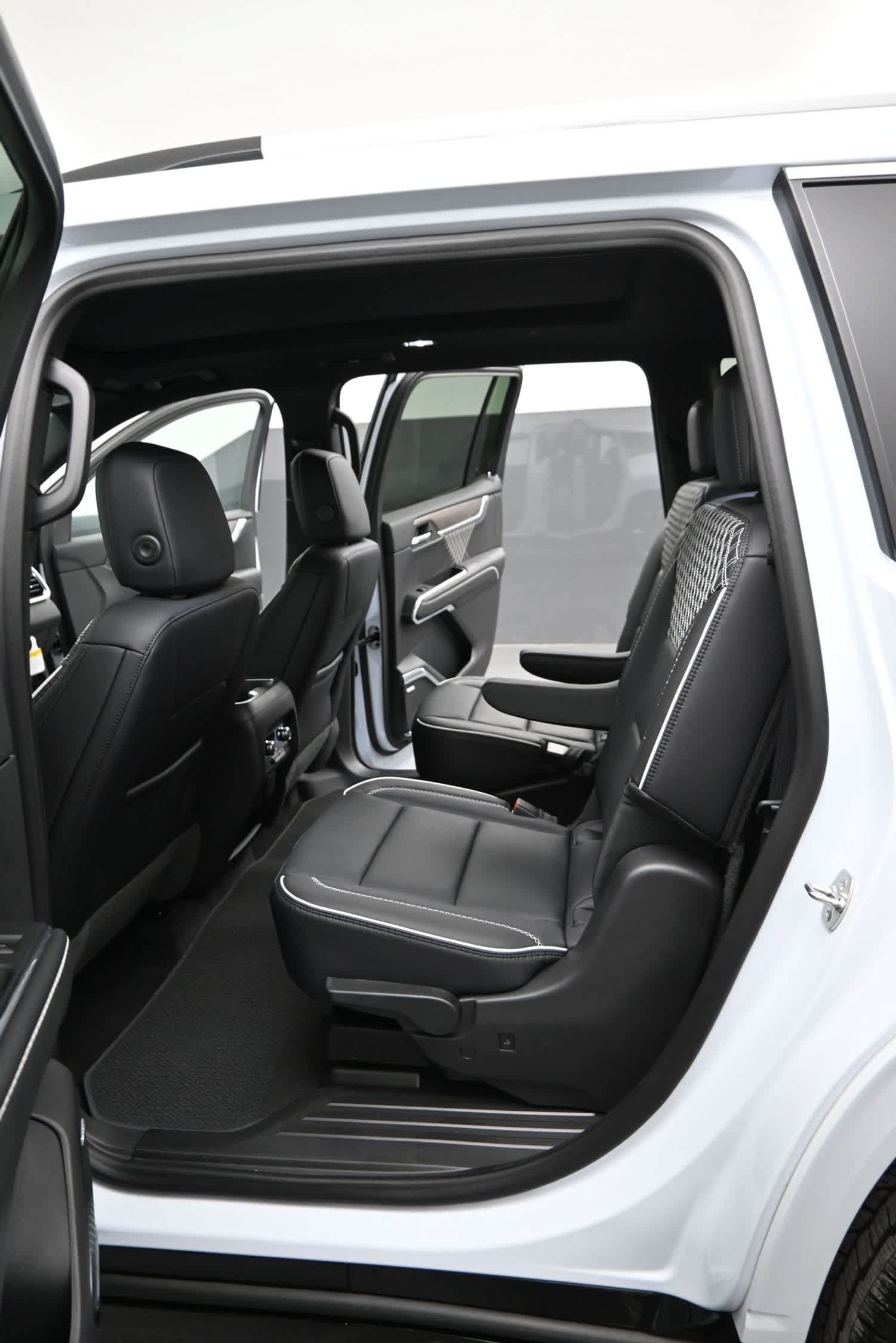New 2026 GMC Acadia Denali w/ Super Cruise Package AWD/4WD image 15