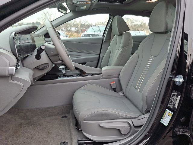 Used 2025 Hyundai Elantra SEL image 13