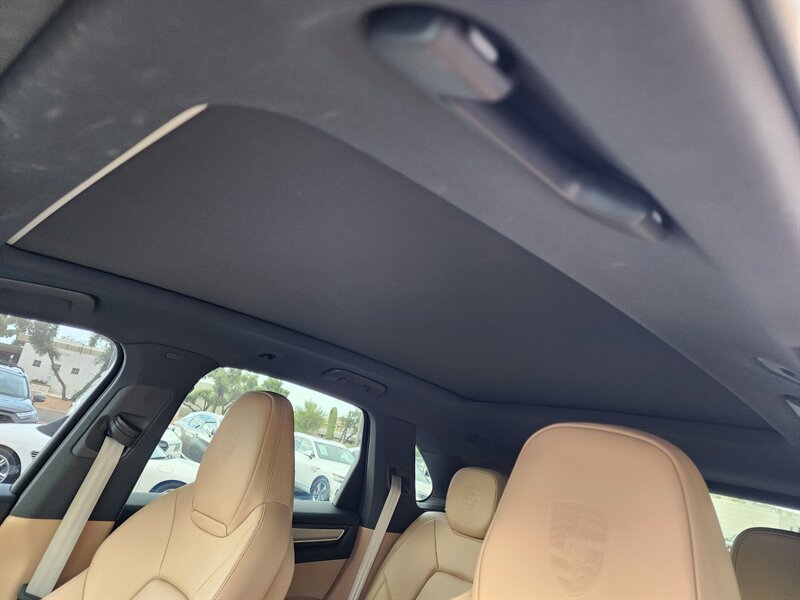 Used 2022 Porsche Cayenne Platinum Edition AWD/4WD image 58