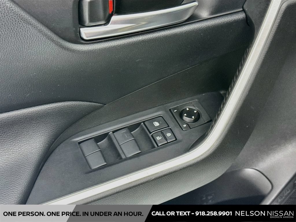 Used 2020 Toyota RAV4 XLE FWD image 17