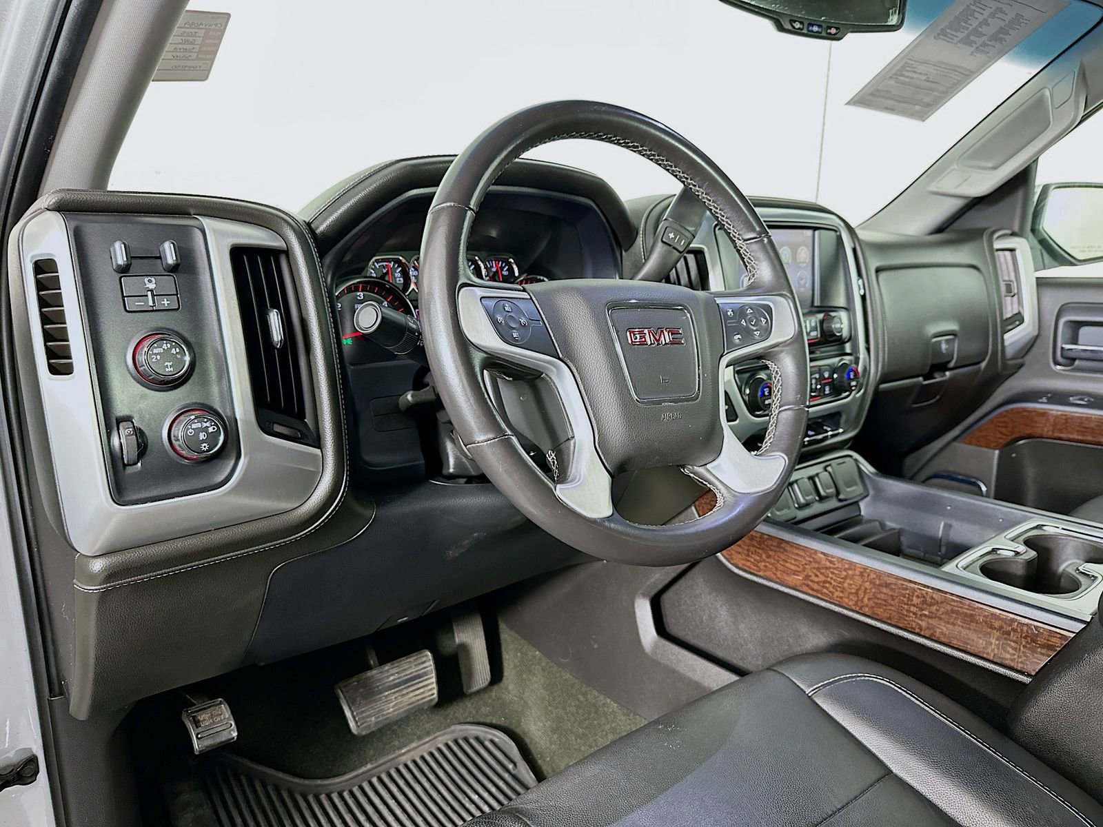 Used 2015 GMC Sierra 1500 SLT w/ SLT Crew Cab Value Package AWD/4WD image 10