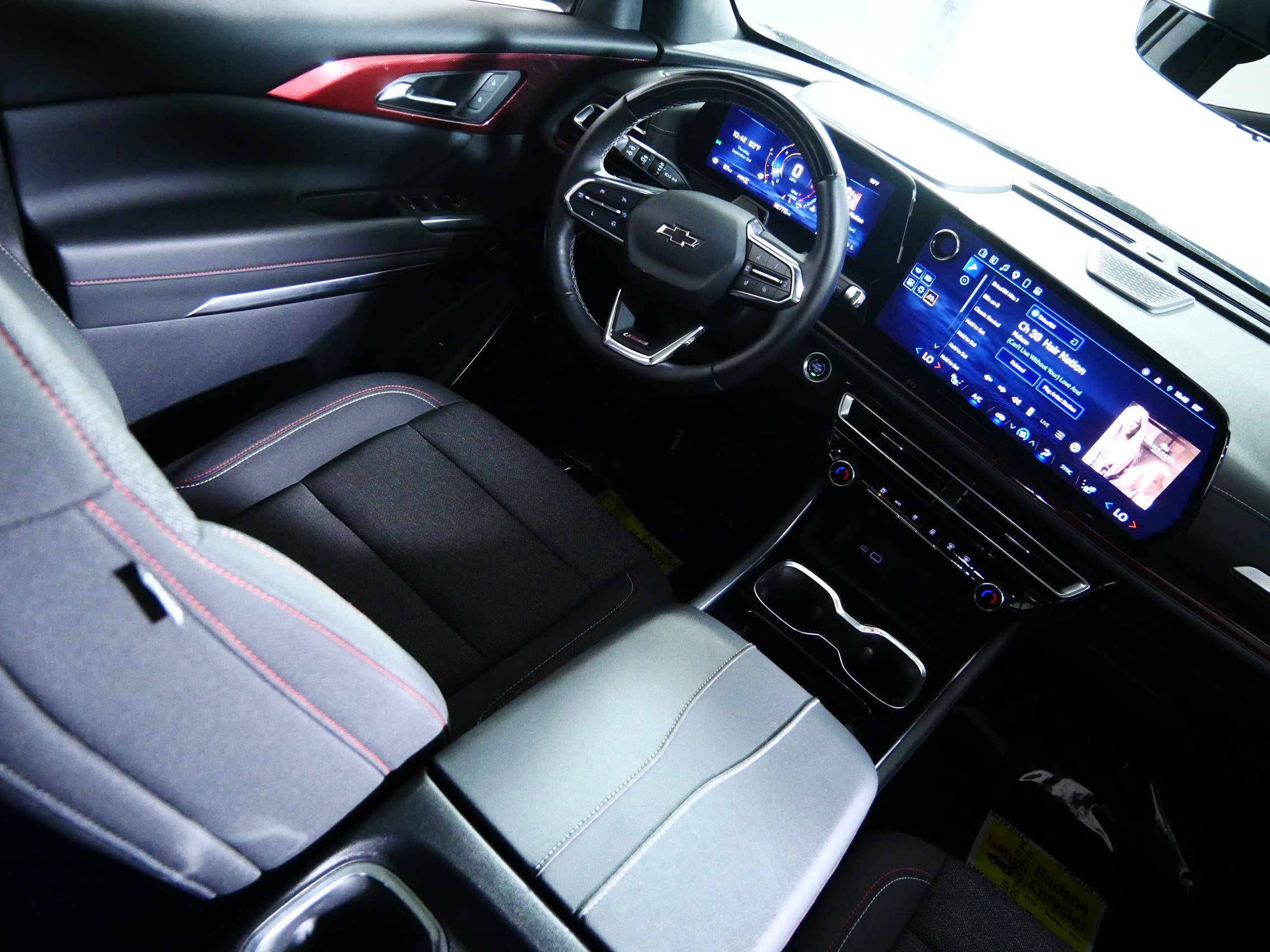 Used 2024 Chevrolet Traverse Z71 w/ Enhanced Driving Package AWD/4WD image 9