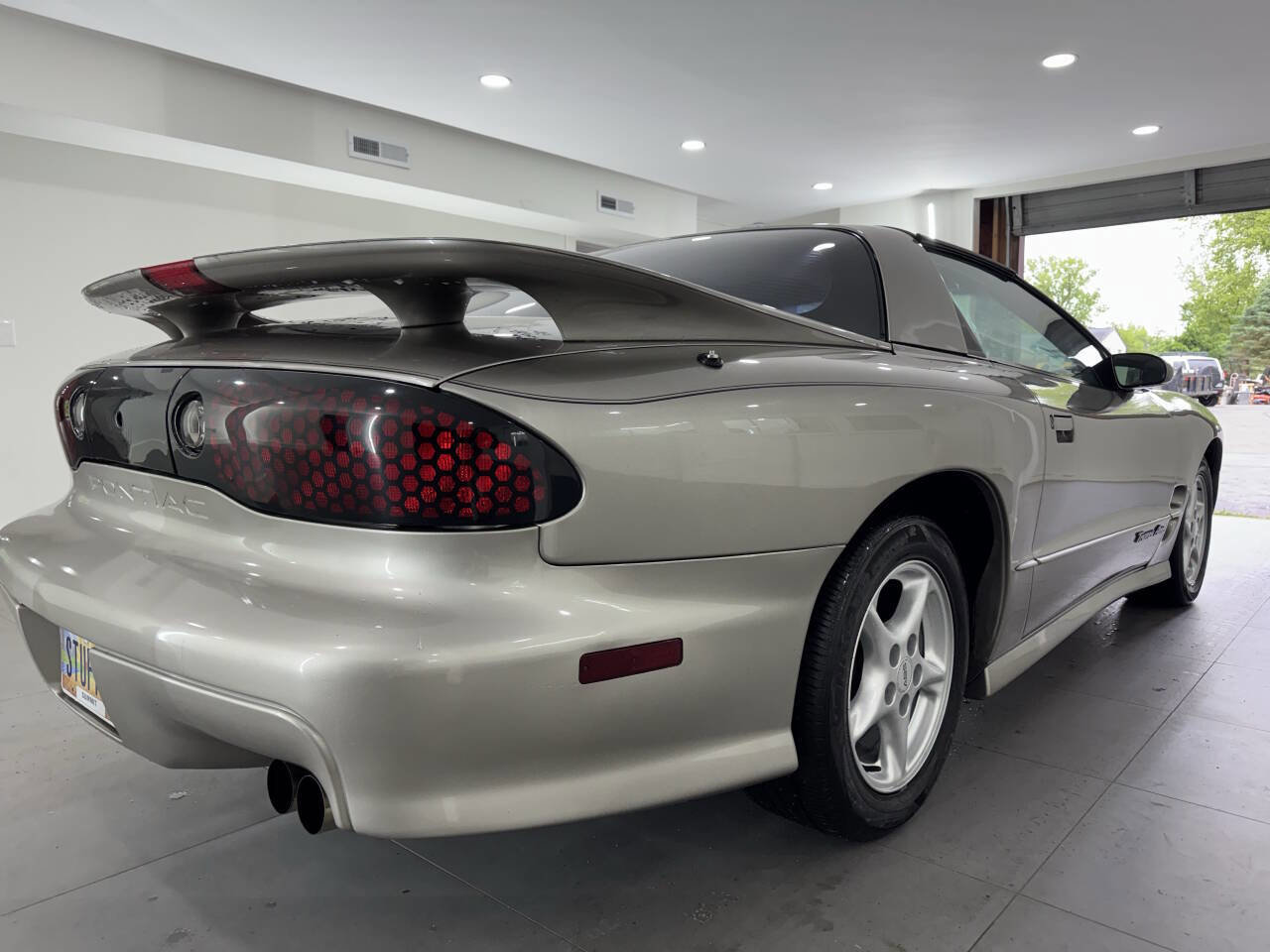 Used 1999 Pontiac Firebird Formula w/ Security Pkg RWD image 4