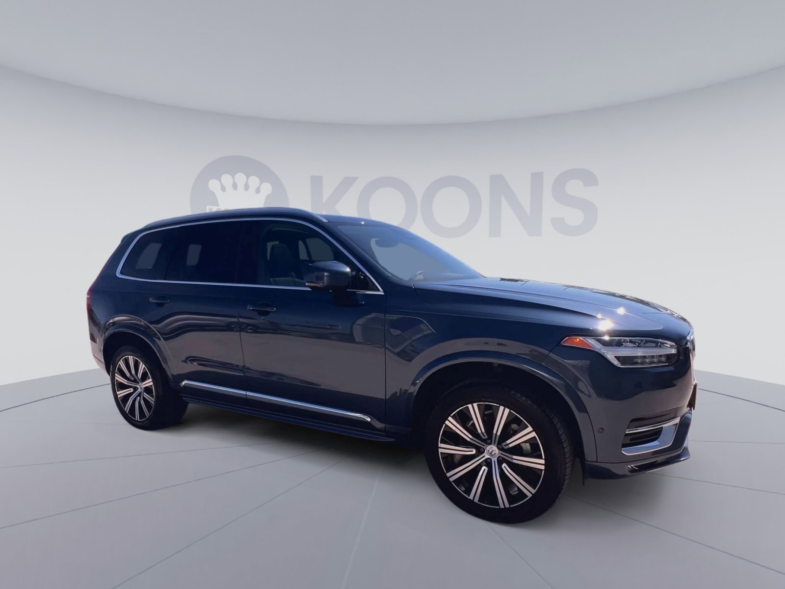 Used 2023 Volvo XC90 B6 Plus image 2