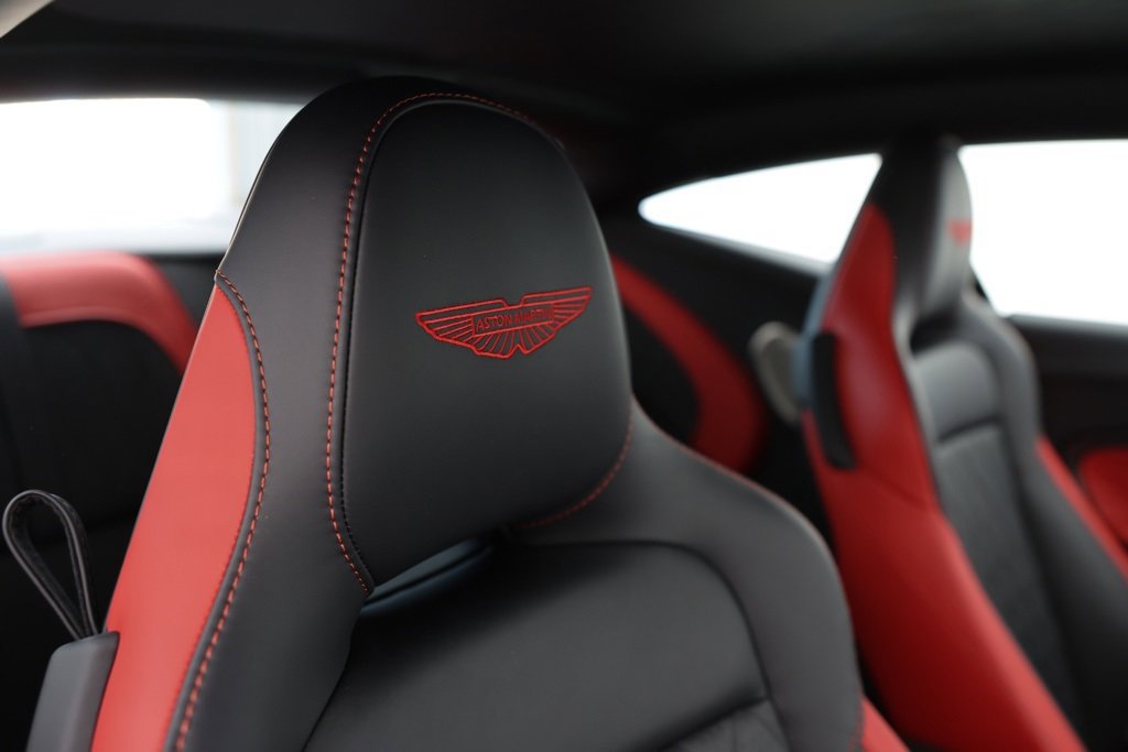 Used 2025 Aston Martin DB12 Coupe image 6