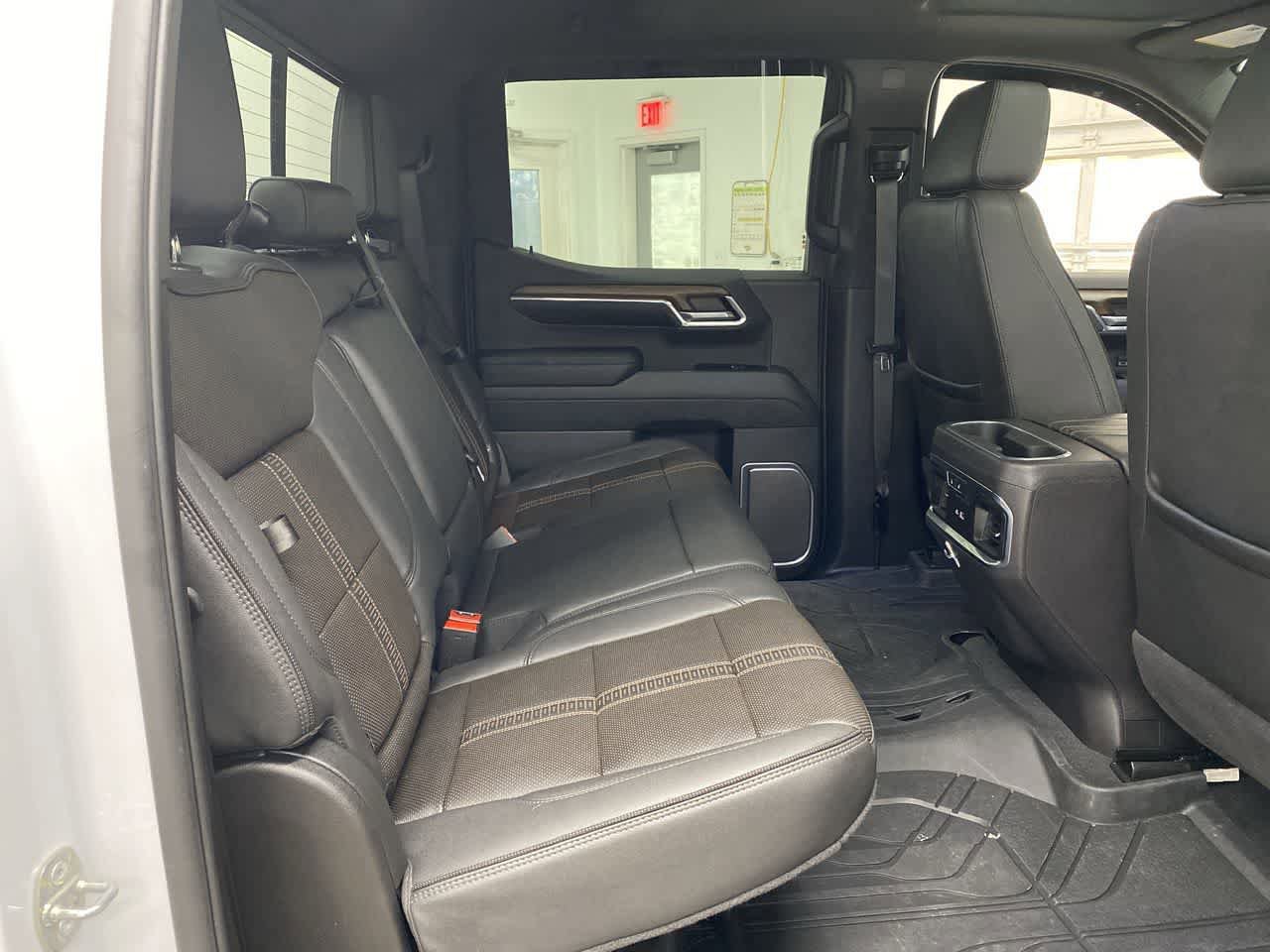 Used 2024 Chevrolet Silverado 1500 High Country w/ Technology Package AWD/4WD image 17
