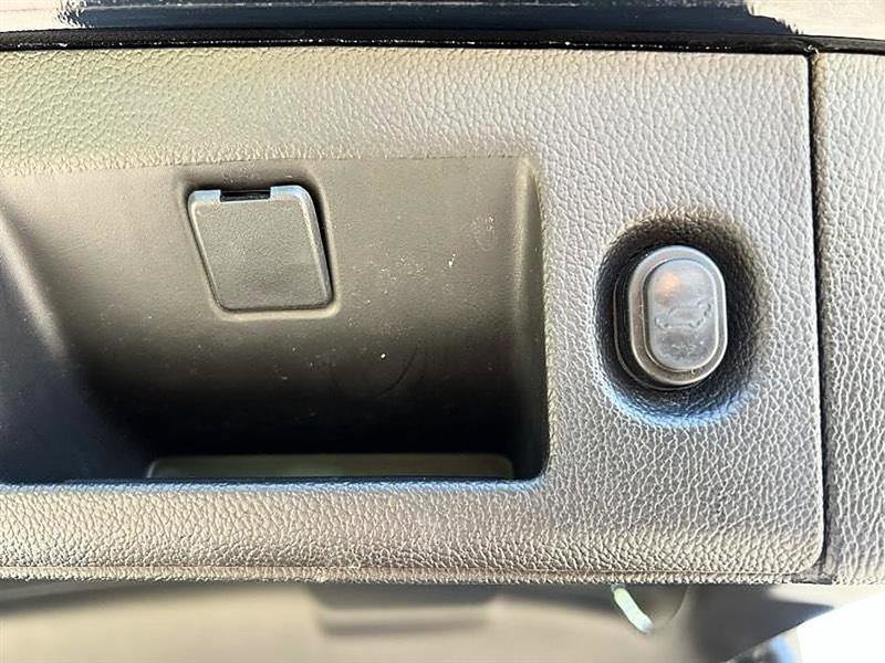 Used 2015 Cadillac Escalade Luxury RWD image 52