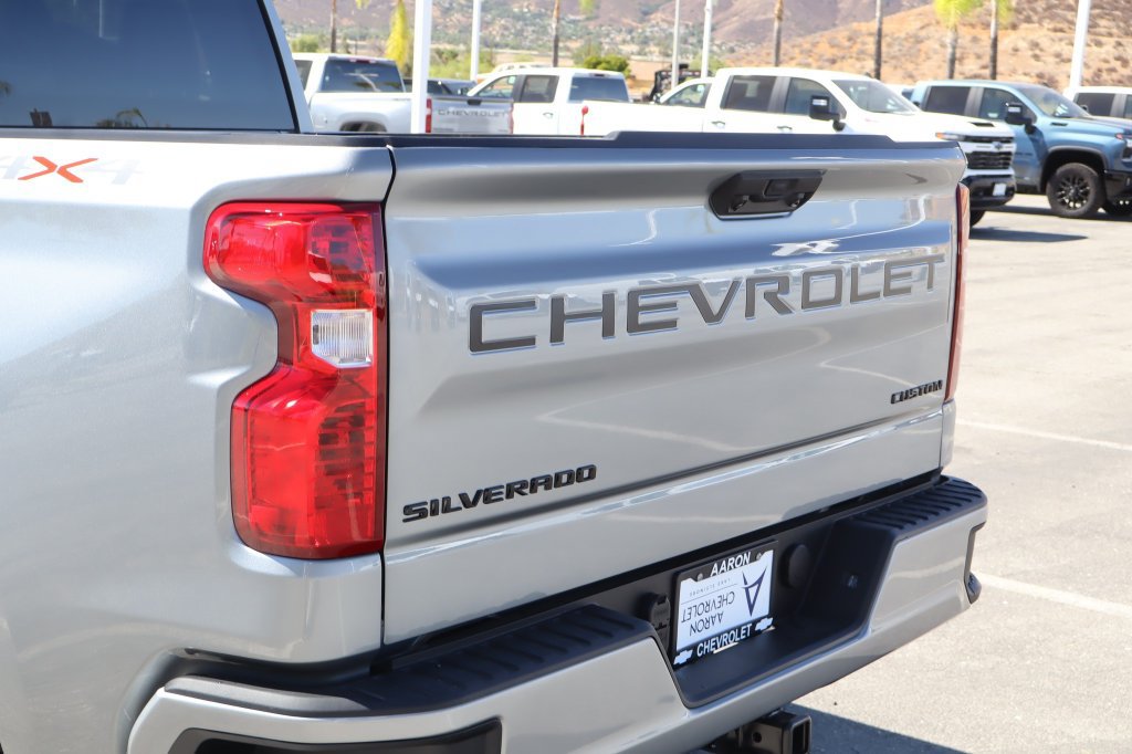 New 2026 Chevrolet Silverado 1500 Custom w/ Turbomax Blackout Package AWD/4WD image 8