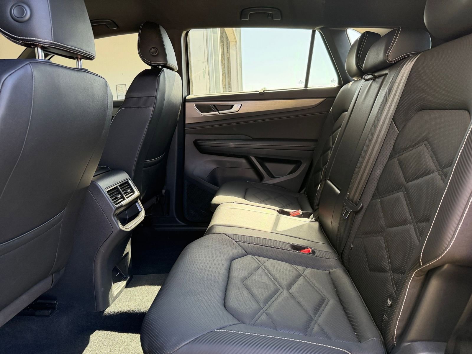 Used 2025 Volkswagen Atlas Cross Sport SE image 25