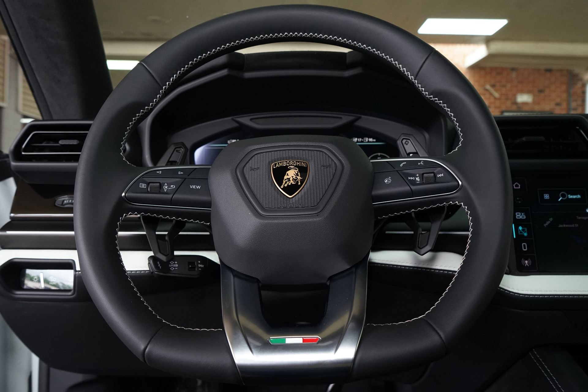 Used 2026 Lamborghini Urus SE image 13