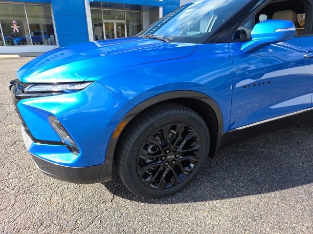 New 2025 Chevrolet Blazer Premier w/ LPO, Black Sport Package image 13