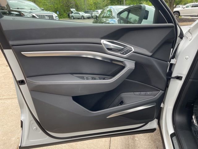 Used 2023 Audi e-tron Premium Plus AWD/4WD image 26