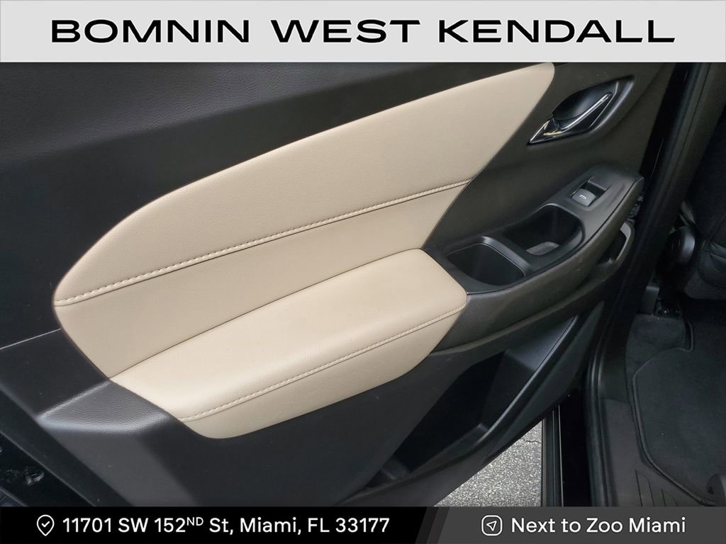 Used 2023 Chevrolet Traverse LS image 16