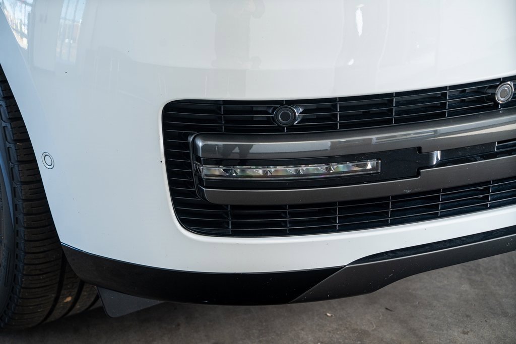 Used 2023 Land Rover Range Rover SE image 20