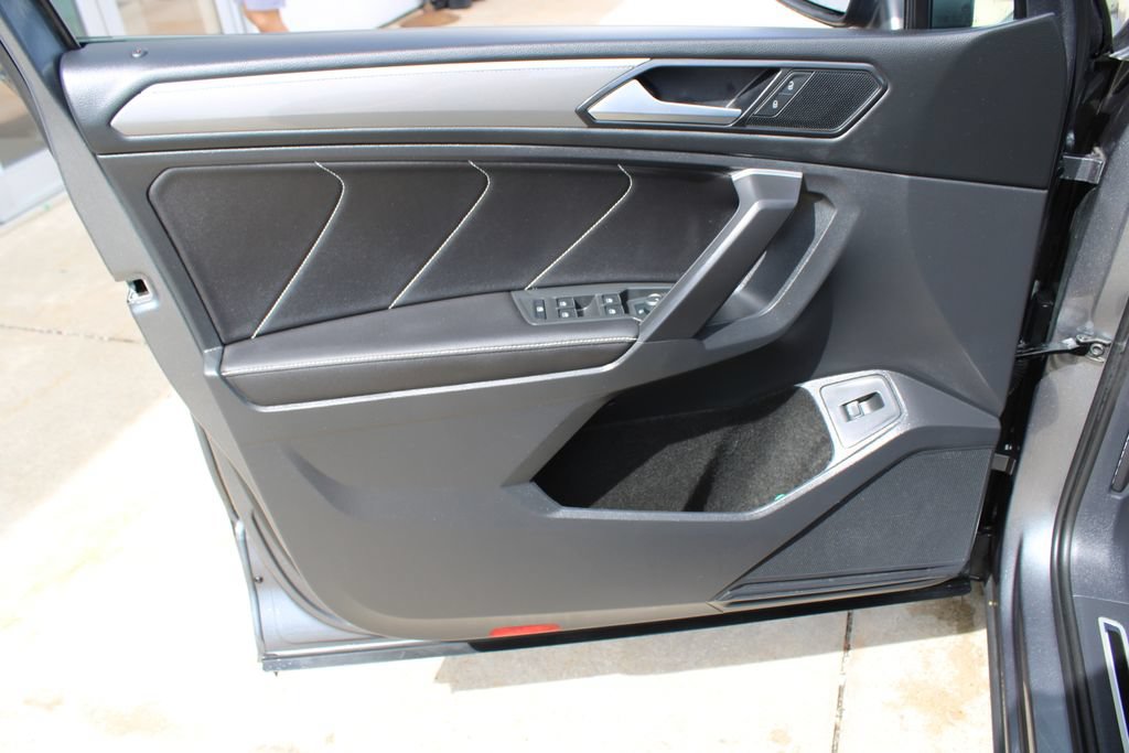 Certified 2024 Volkswagen Tiguan SE R-Line FWD image 9