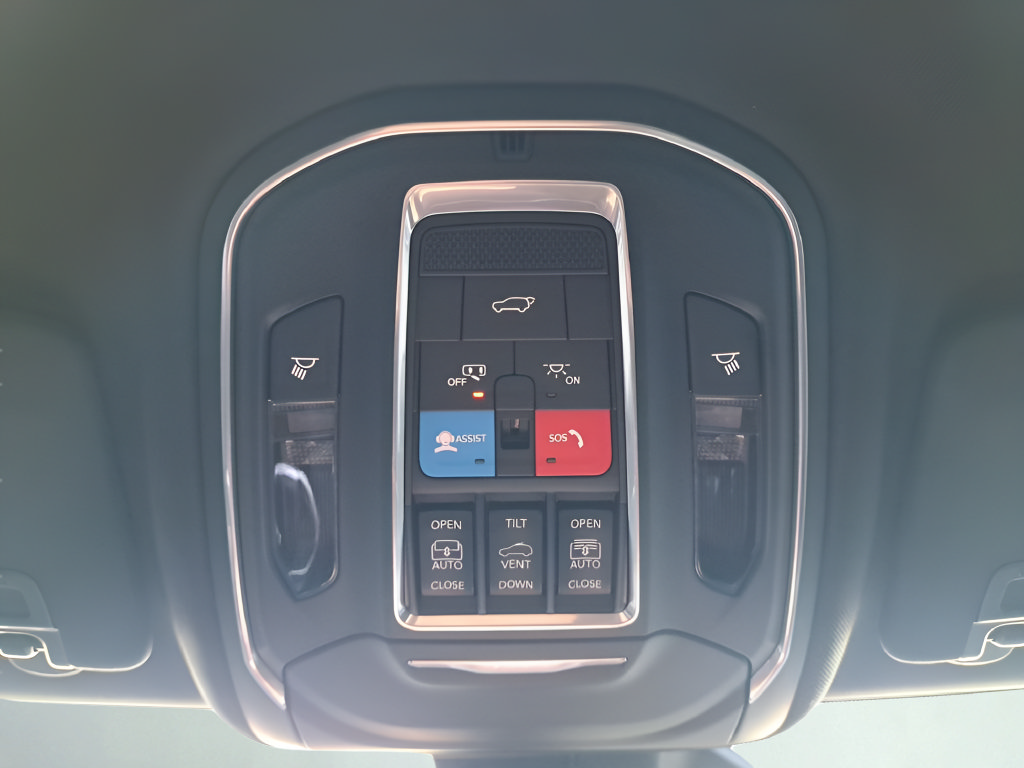 New 2025 Jeep Grand Cherokee Limited w/ MOPAR Finishing Package AWD/4WD image 36