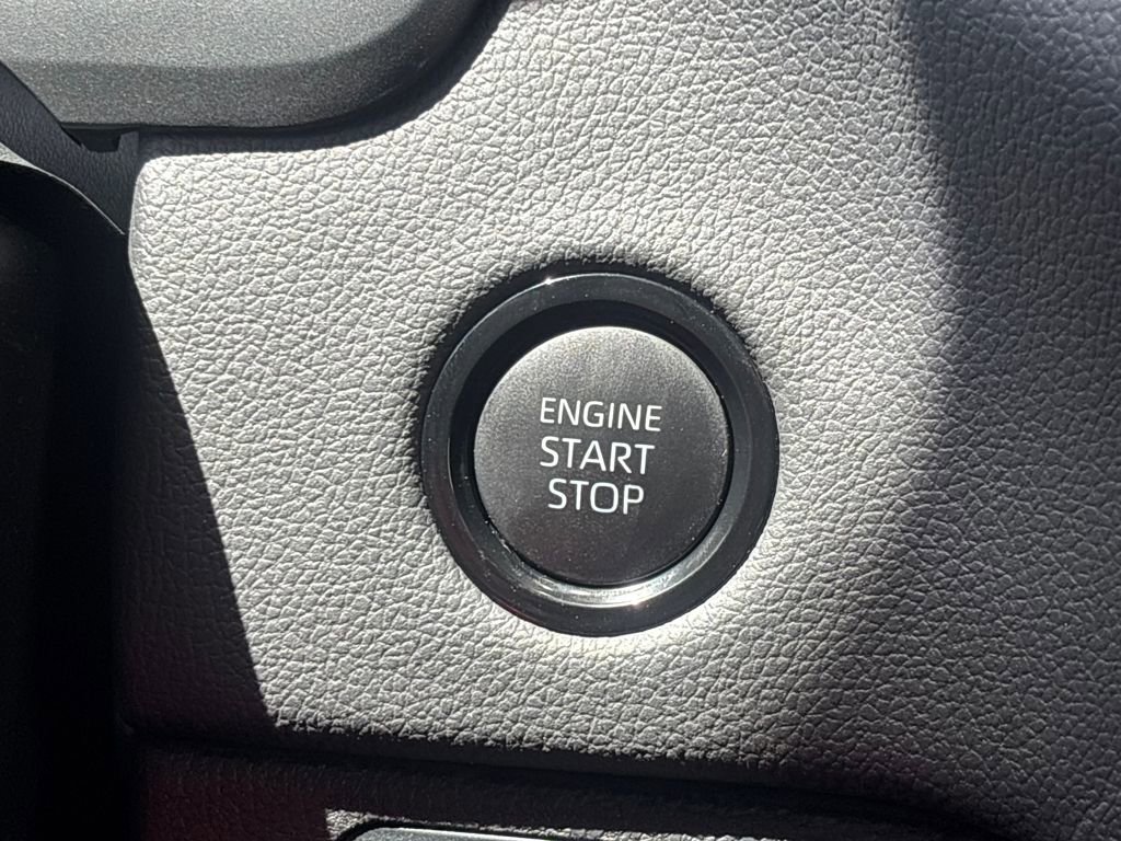 Used 2025 Toyota Tundra Limited image 21