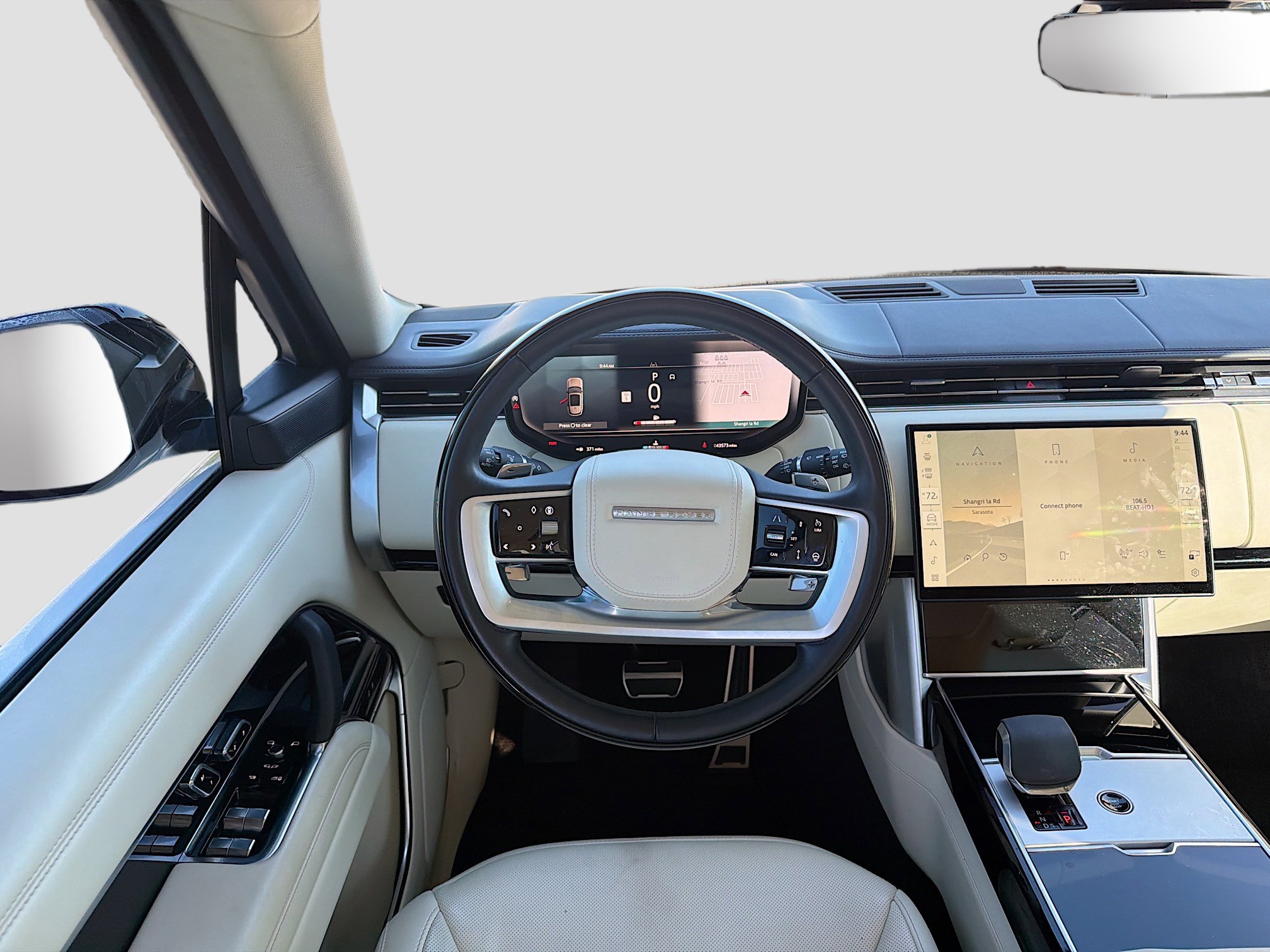 Used 2024 Land Rover Range Rover Long Wheelbase SE image 18