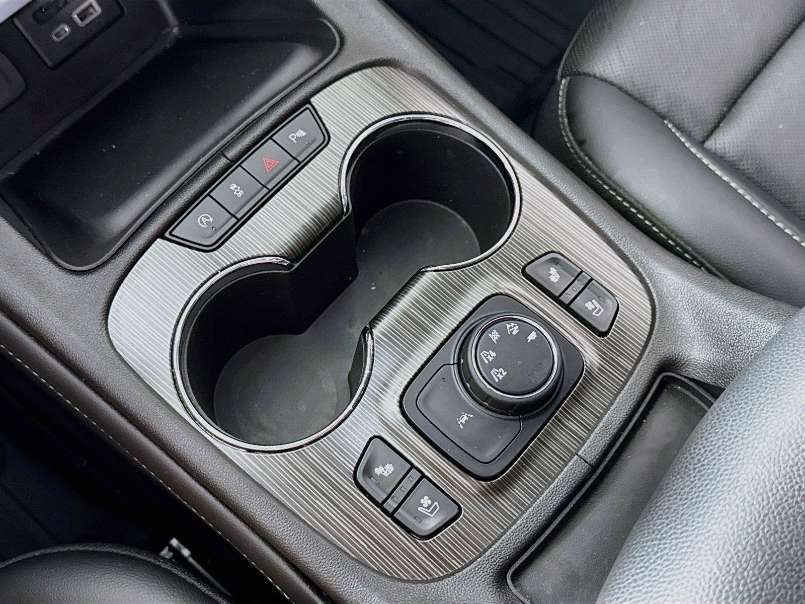 Used 2023 GMC Acadia SLT w/ Technology Package AWD/4WD image 15