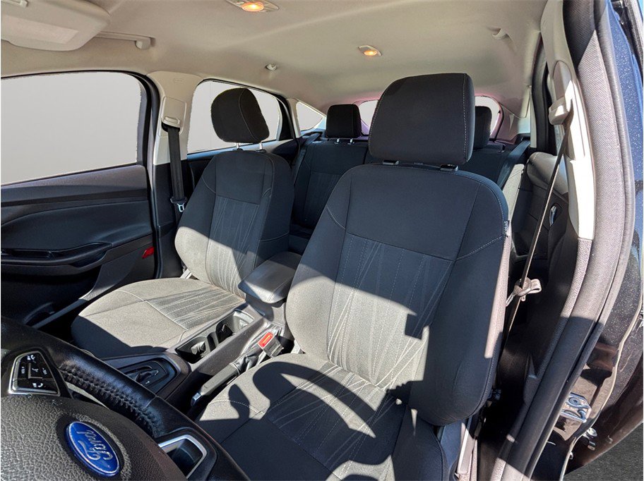 Used 2015 Ford Focus SE FWD image 14