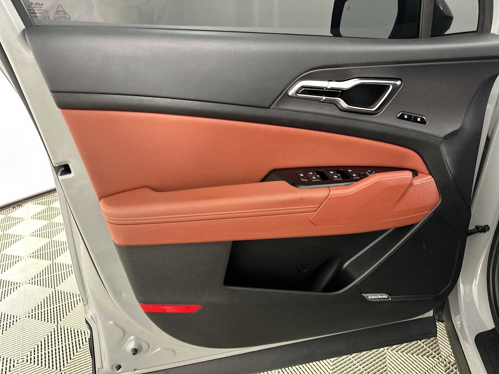 Used 2025 Kia Sportage SX image 15