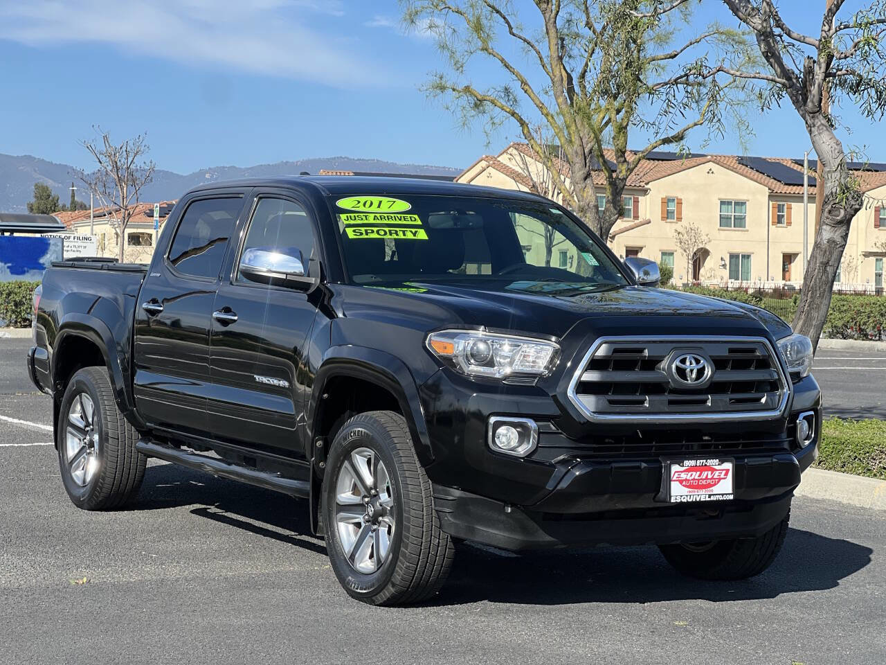 Used 2017 Toyota Tacoma Limited w/ Tow Package image 5