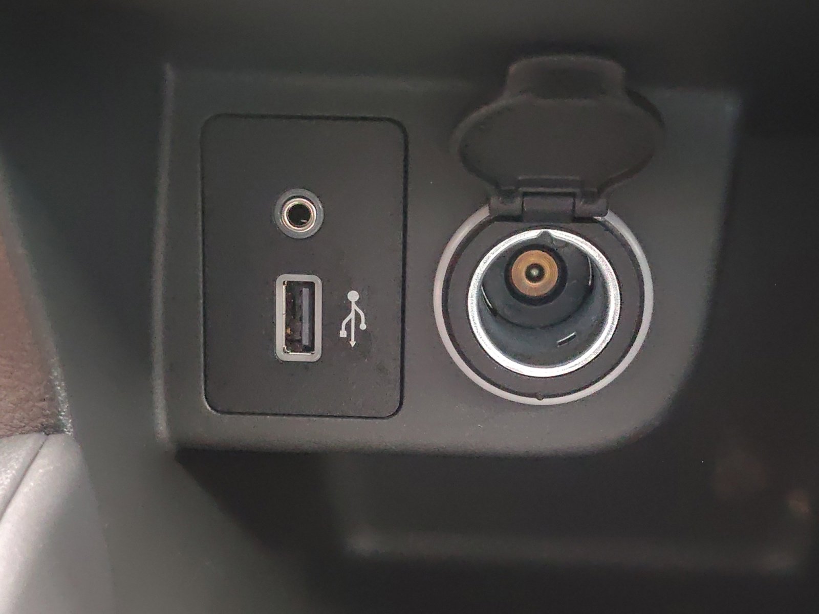 Used 2025 Nissan Kicks Play S FWD image 21