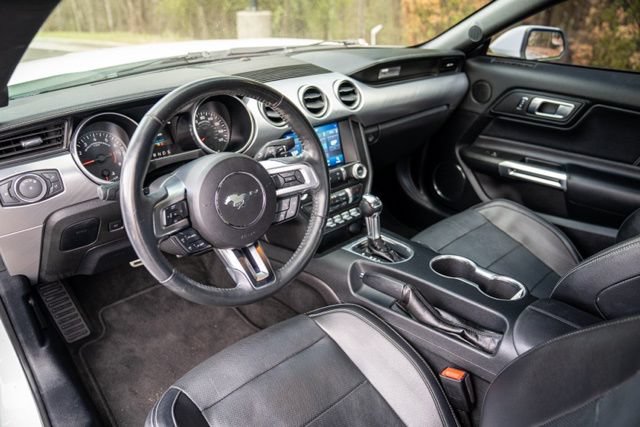 Used 2018 Ford Mustang Premium RWD image 21