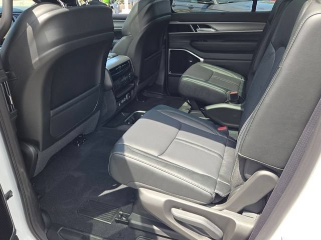 New 2026 Jeep Grand Wagoneer Limited AWD/4WD image 25