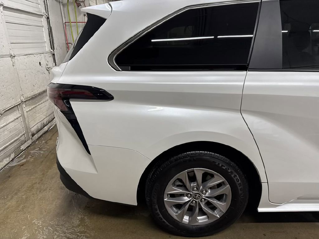 Used 2024 Toyota Sienna XLE image 14