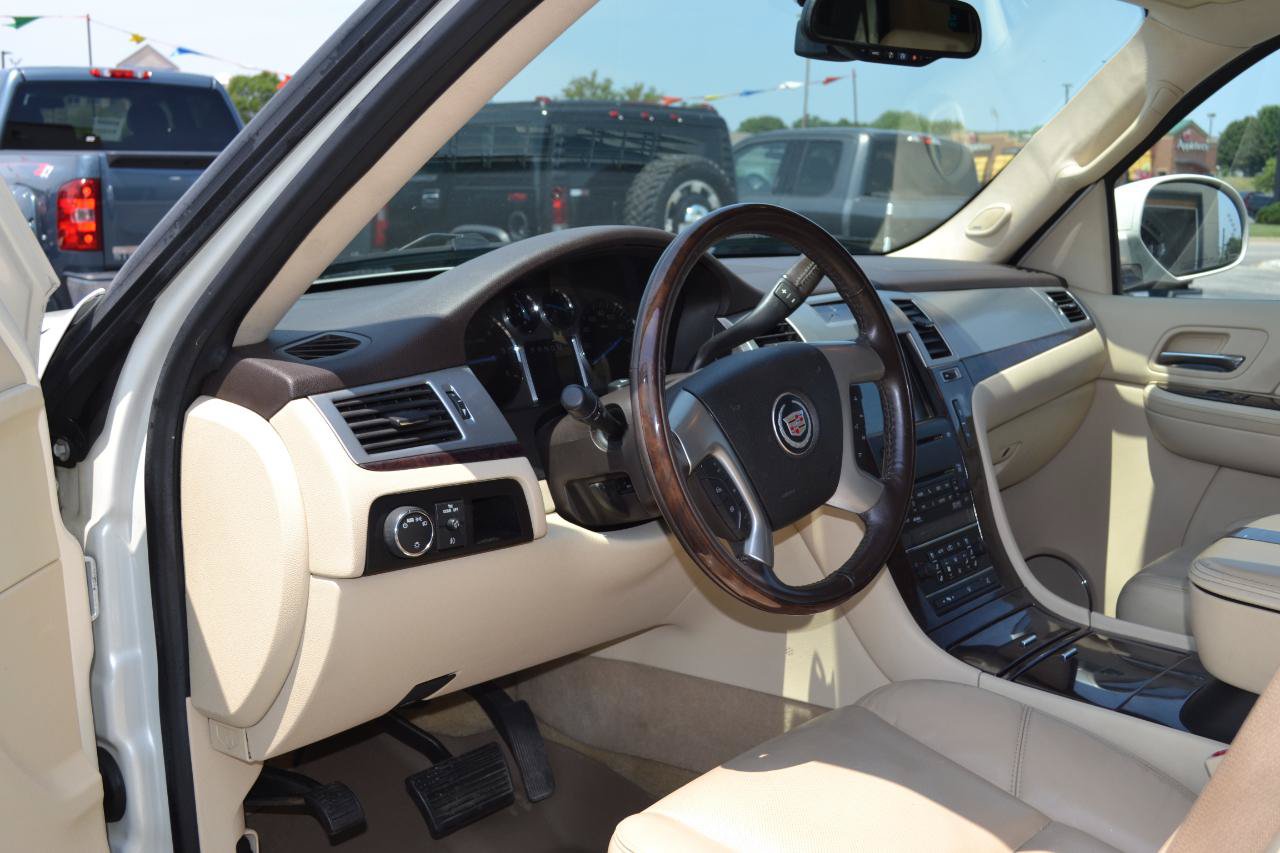 Used 2008 Cadillac Escalade EXT AWD/4WD image 13