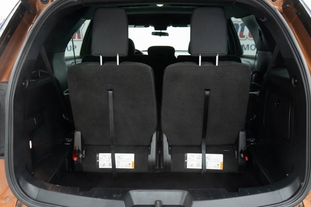 Used 2017 Ford Explorer XLT image 10