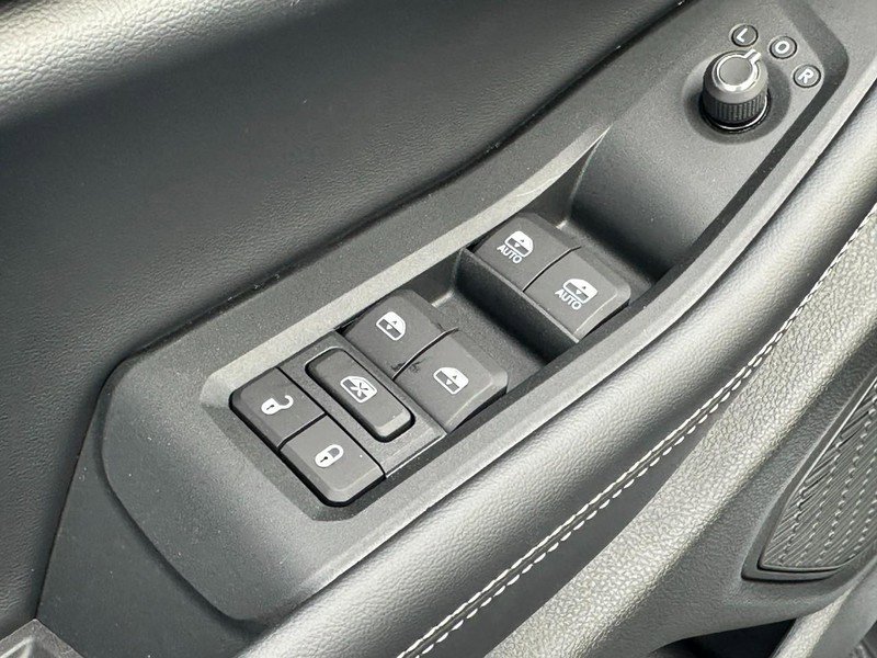 New 2025 Jeep Grand Cherokee Laredo image 9