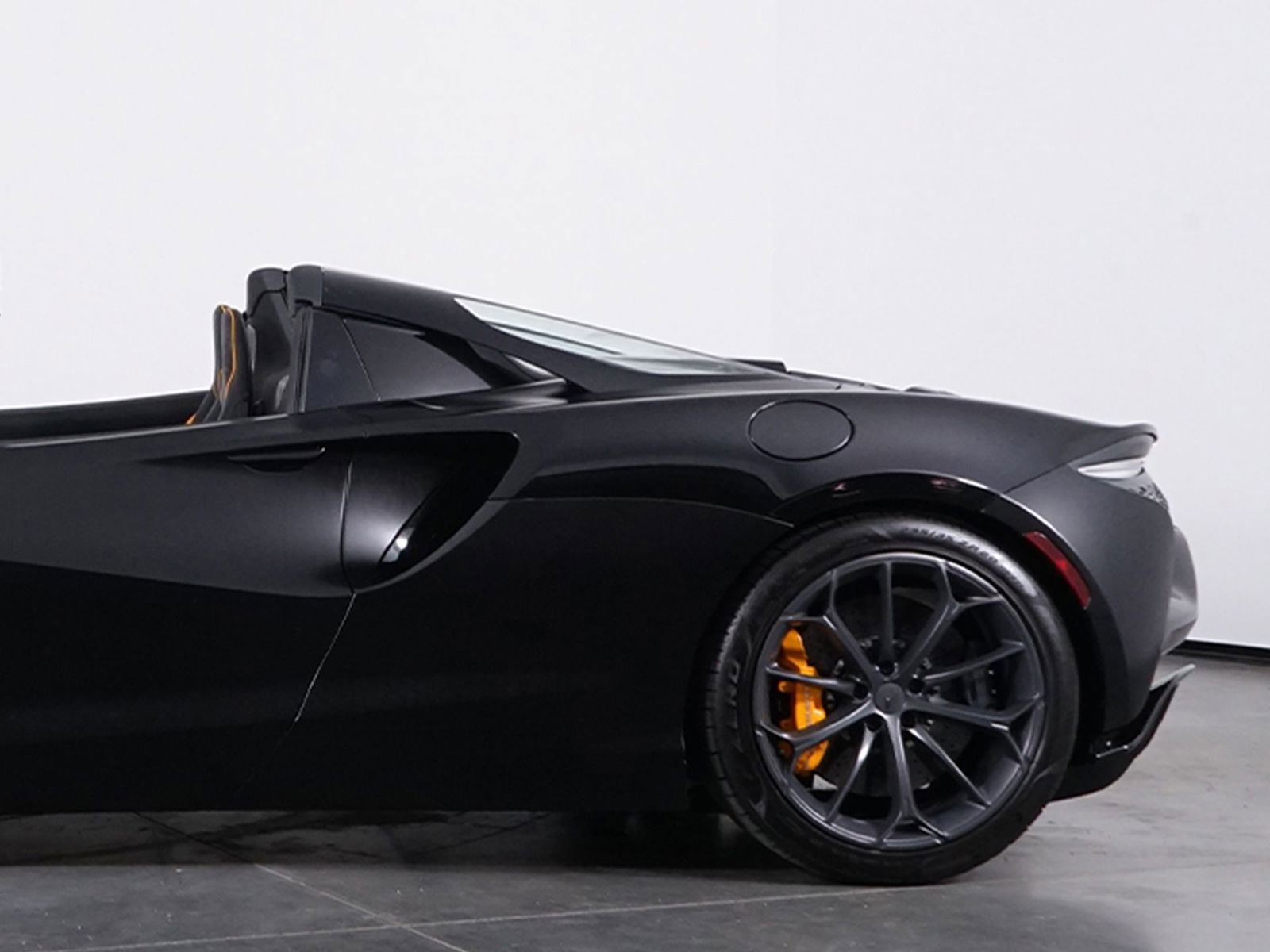 Used 2025 McLaren Artura Spider image 14