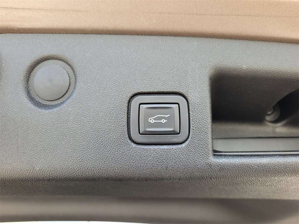 Used 2018 Chevrolet Equinox Premier image 11