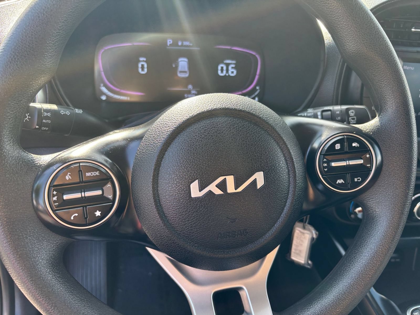 Used 2025 Kia Soul LX w/ LX Technology Package FWD image 23