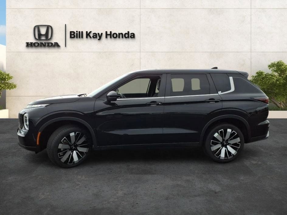 Used 2025 Mitsubishi Outlander SE FWD image 7
