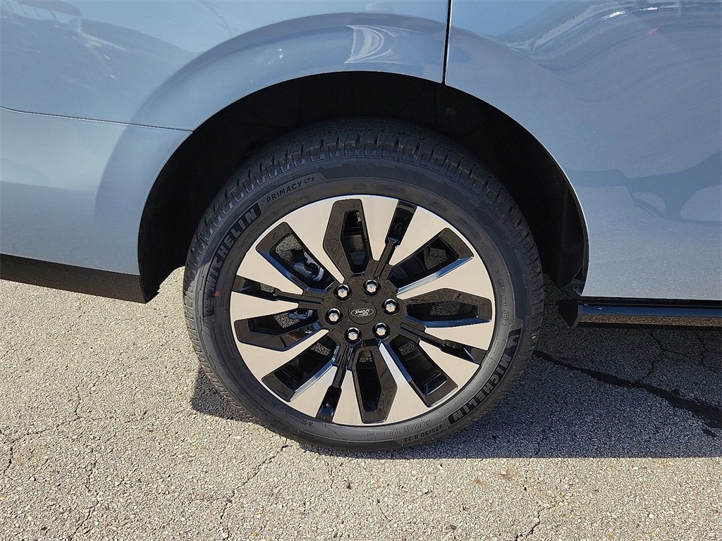 New 2025 Ford Expedition Platinum image 7