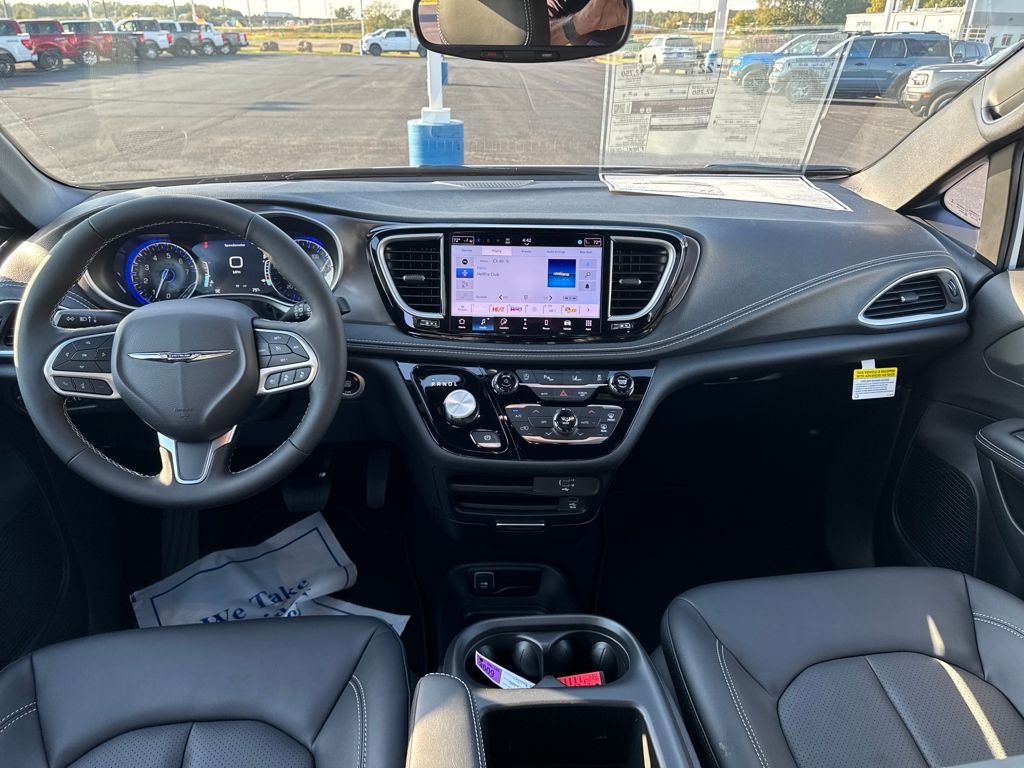 New 2026 Chrysler Pacifica Select image 12