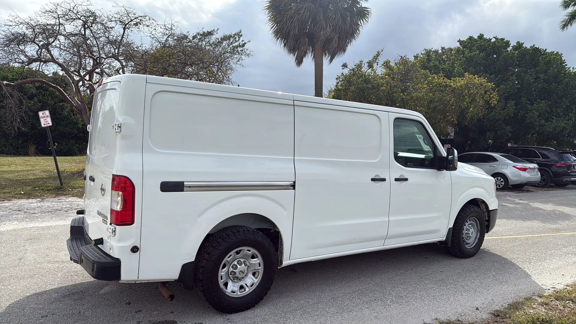 Used 2018 Nissan NV 3500 SV w/ Navigation Package image 6