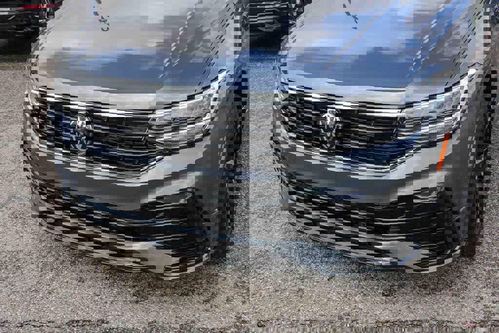 Used 2024 Volkswagen Tiguan SE R-Line image 8