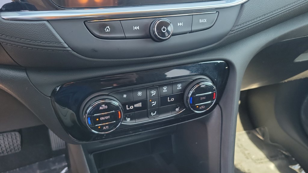 Used 2022 Buick Encore GX Select w/ Sport Touring Package FWD image 15