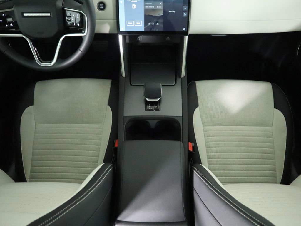 Used 2025 Land Rover Discovery Sport S image 15