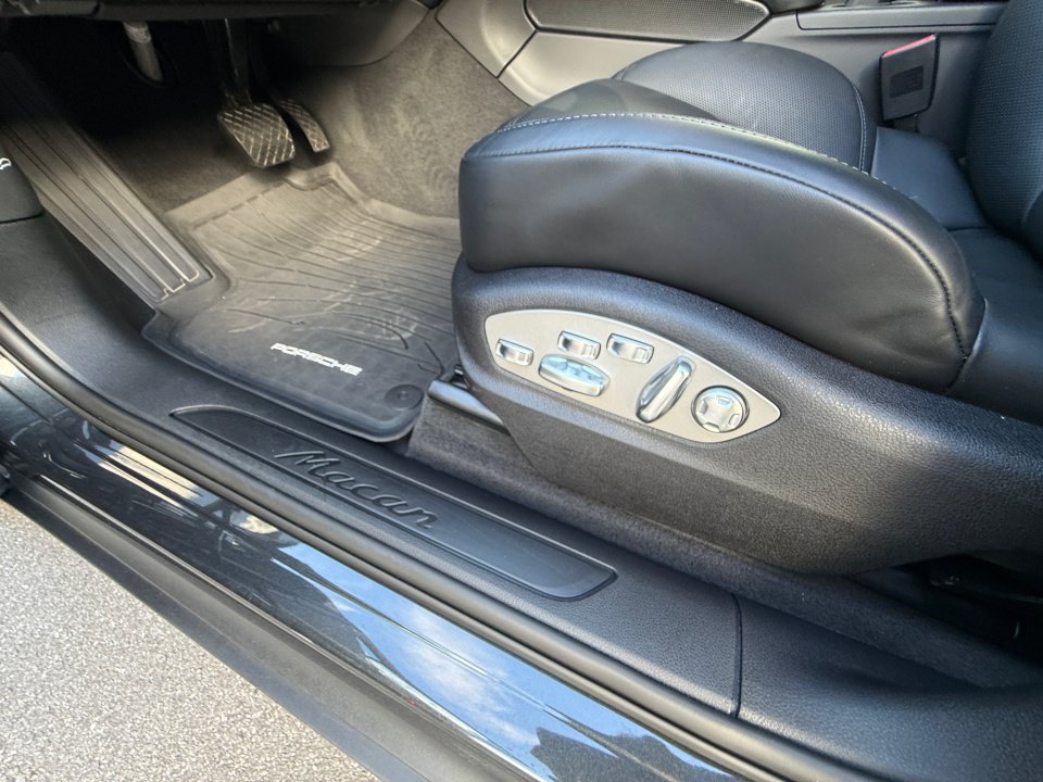 Certified 2026 Porsche Macan Turbo AWD/4WD image 25