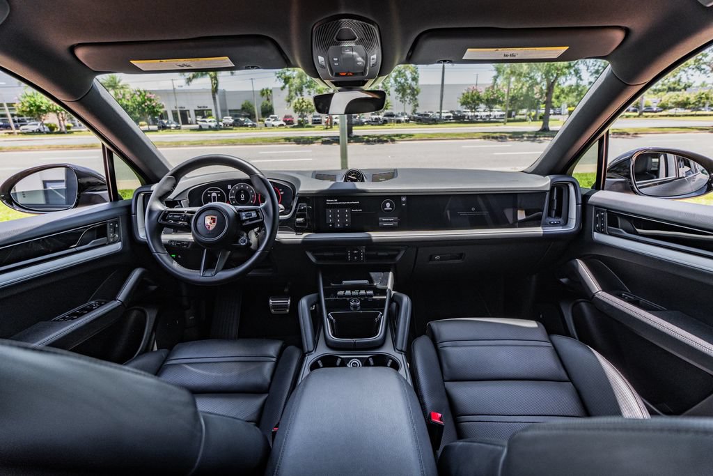 Used 2024 Porsche Cayenne S AWD/4WD image 22