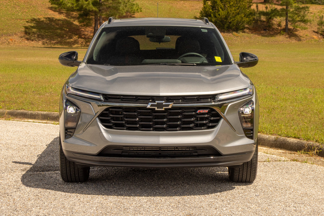 Used 2025 Chevrolet Trax RS w/ Sunroof Package image 2