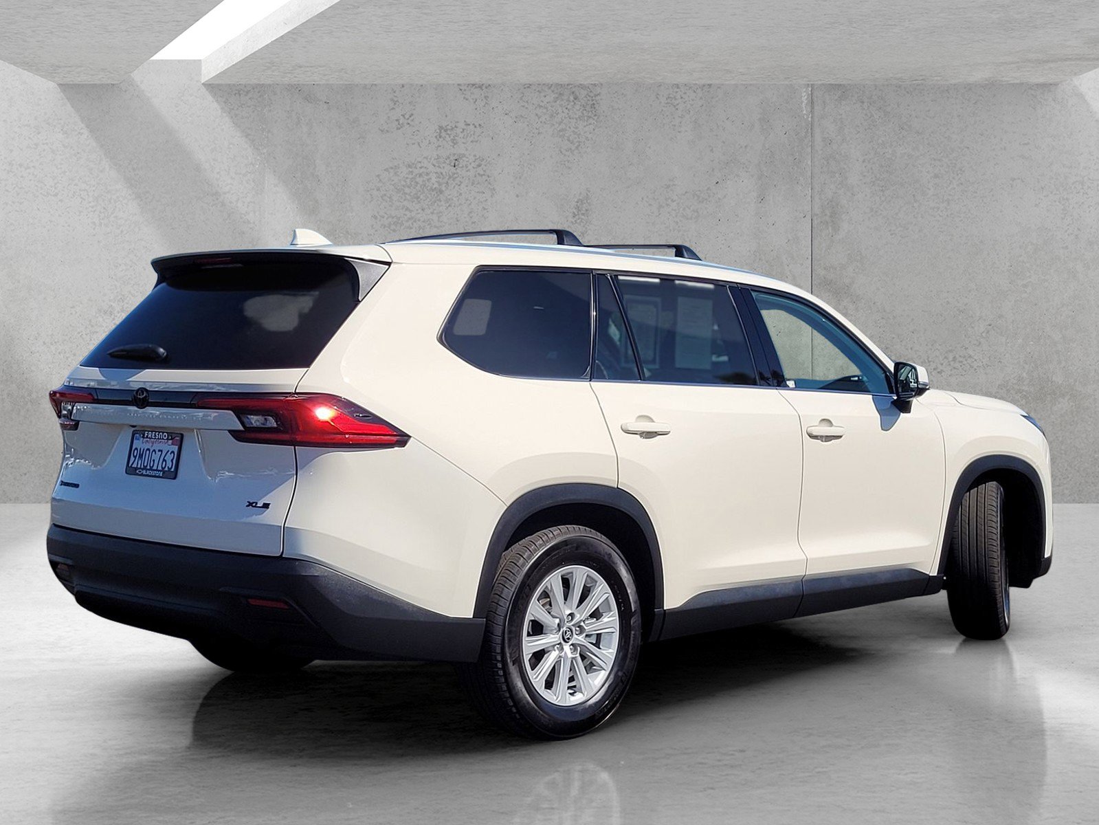 Used 2024 Toyota Grand Highlander XLE image 4