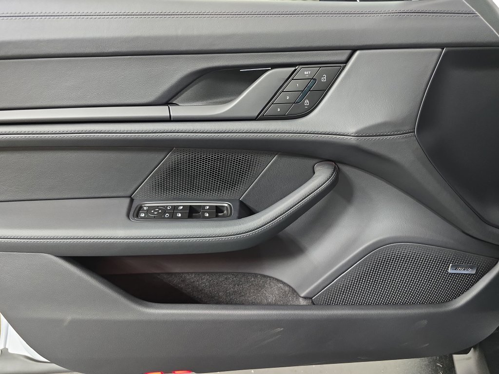 New 2026 Porsche Taycan AWD/4WD image 22