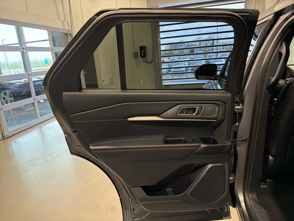 Used 2025 Ford Explorer ST-Line RWD image 29
